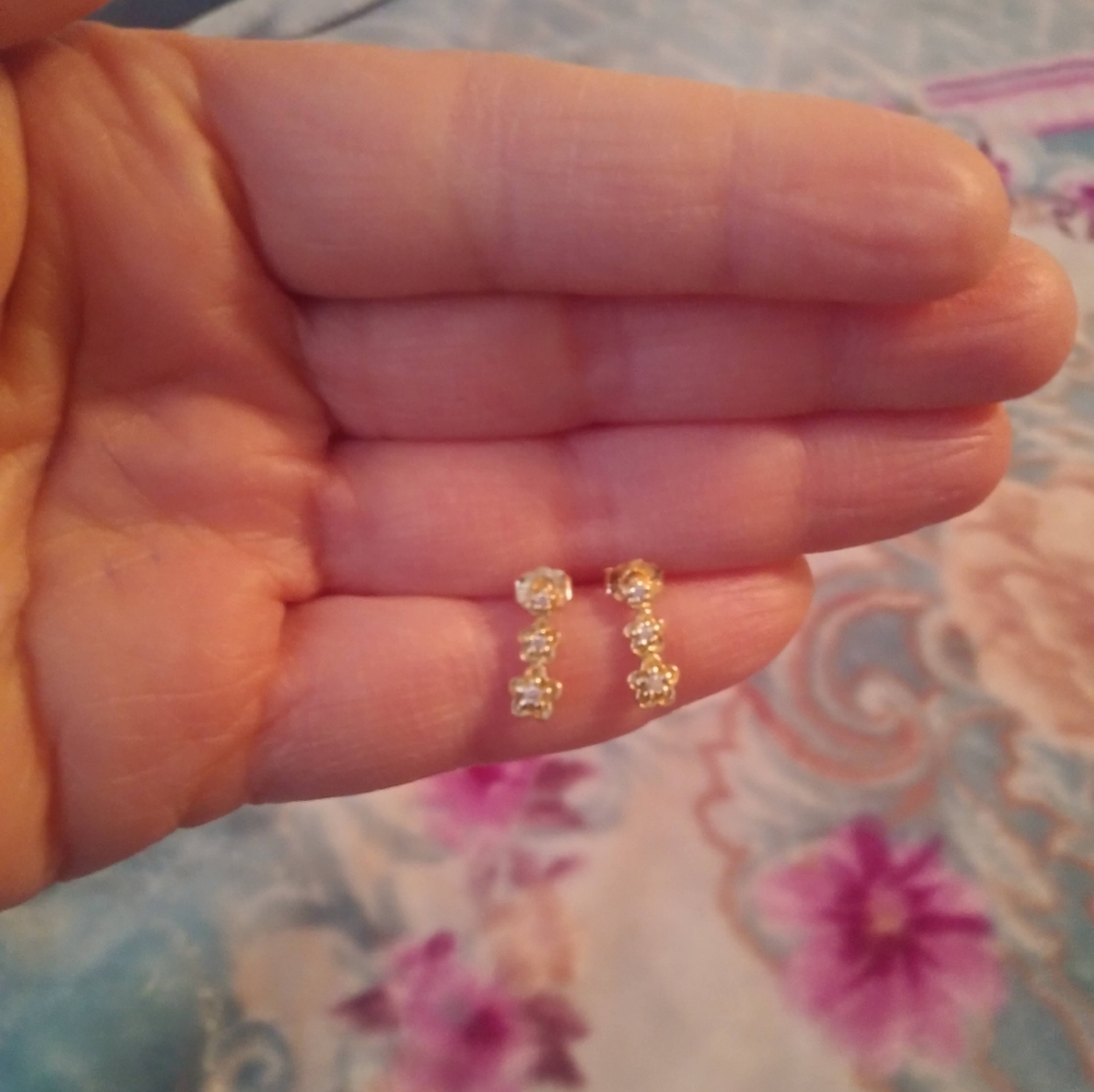 Brand new 14k earings diamond